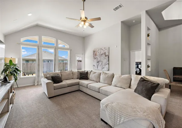 Photo 4 of Single family home for sale at 521 Hendelson Ln, Hutto, TX 78634 | MLS# 8486788 | Listing updated on 2026-10-28