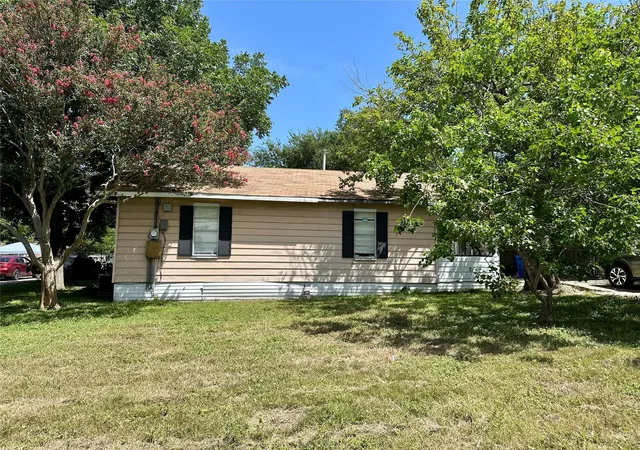 1st image of 209 Old Thorndale Rd, Taylor, TX 76574 | MLS# 1073029
