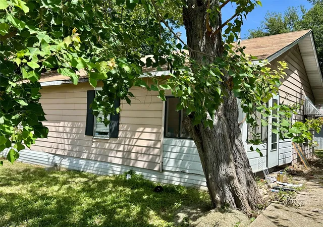 2nd image of 209 Old Thorndale Rd, Taylor, TX 76574 | MLS# 1073029