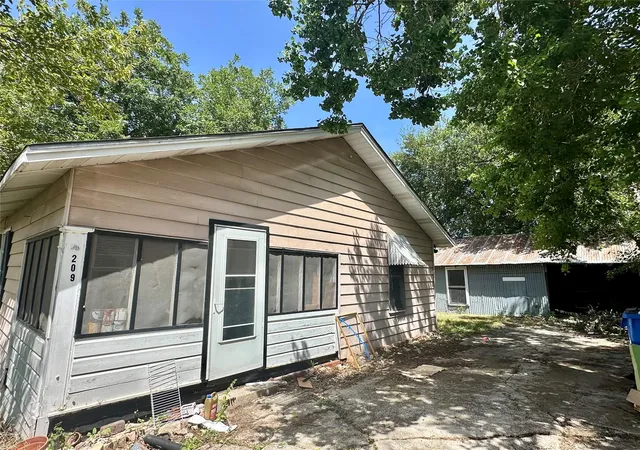 3rd image of 209 Old Thorndale Rd, Taylor, TX 76574 | MLS# 1073029