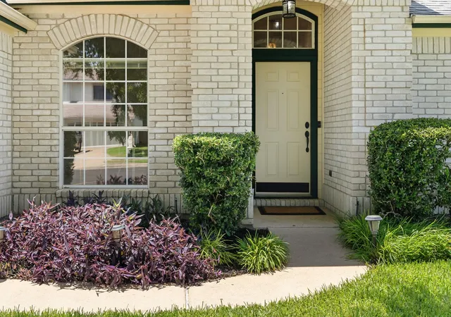 Photo 2 of Single family home for sale at 303 Sycamore Dr, Cedar Park, TX 78613 | MLS# 4103609 | Listing updated on 2026-09-19