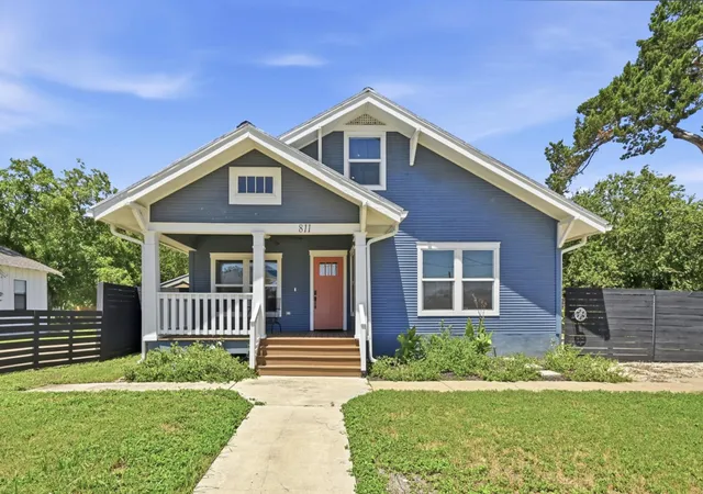 1st image of 811/ 813 S Commerce St, Lockhart, TX 78644 | MLS# 5893119