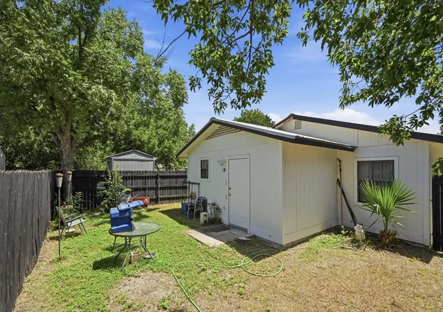 34th image of 811/ 813 S Commerce St, Lockhart, TX 78644 | MLS# 5893119