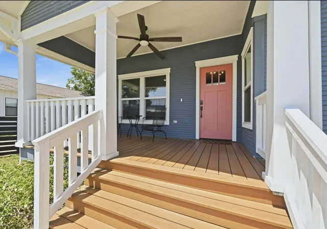 4th image of 811/ 813 S Commerce St, Lockhart, TX 78644 | MLS# 5893119