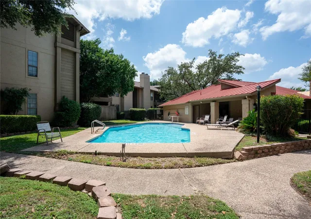 Listing Photo 2 - Condo for sale in building located at 1202 Thorpe Ln, San Marcos, TX 78666 - Unit #315