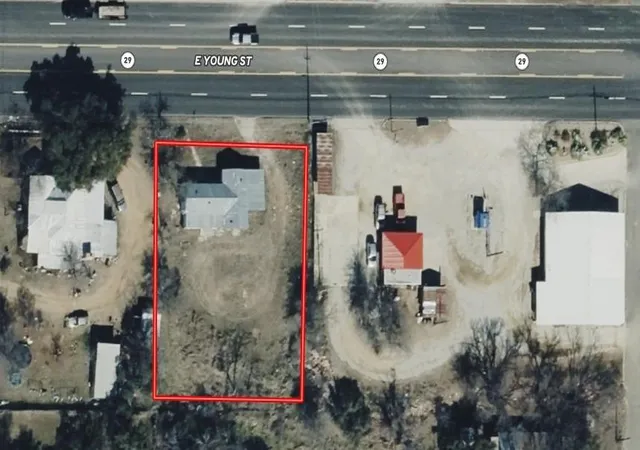 Photo 3 of Single family home for sale at 504 E Young St, Llano, TX 78643 | MLS# 5491682 | Listing updated on 2026-07-28