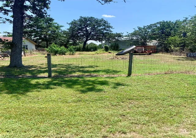 Photo 2 of Single family home for sale at 105 Tom, Smithville, TX 78957 | MLS# 3451579 | Listing updated on 2026-08-03