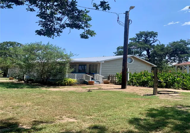 Photo 3 of Single family home for sale at 105 Tom, Smithville, TX 78957 | MLS# 3451579 | Listing updated on 2026-08-03