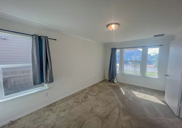 Photo 4 of Single family home for sale at 625 Bailey Park Dr, Jarrell, TX 76537 | MLS# 2978929 | Listing updated on 2026-08-18