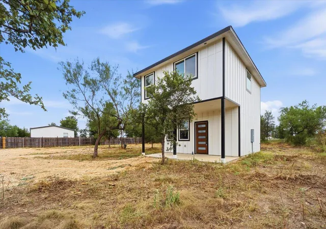 Photo 1 of Sale Pending at 140 Lobo Ln, Cedar Creek, TX 78612 | MLS# 5230164 | Listing updated on 2026-10-02