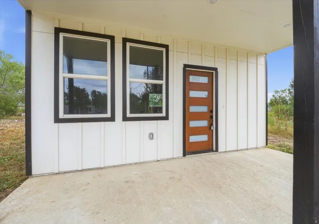 Photo 3 of Sale Pending at 140 Lobo Ln, Cedar Creek, TX 78612 | MLS# 5230164 | Listing updated on 2026-10-02