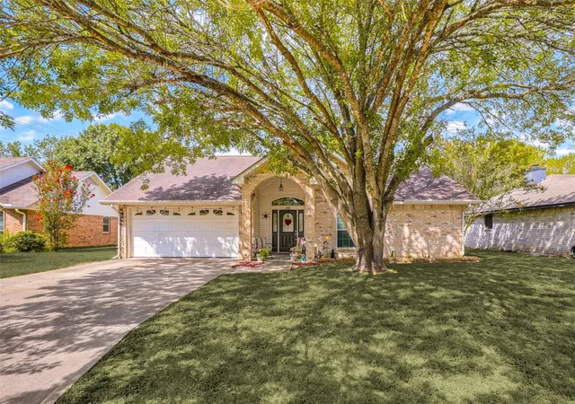 1st image of 1001 Travis St, Lockhart, TX 78644 | MLS# 4986200