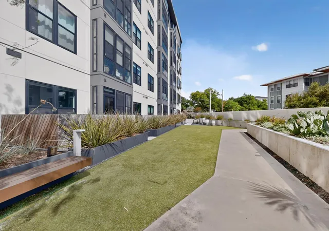 Listing Photo 4 - Condo for sale in building located at 800 Embassy Dr, Austin, TX 78702 - Unit #205