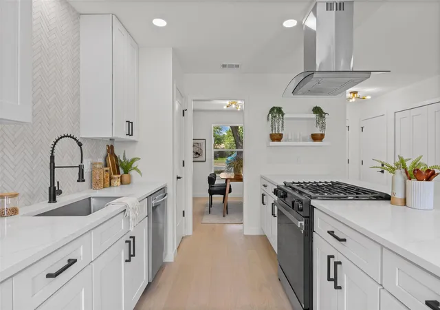 Photo 3 of Single family home for sale at 7901 Woodcroft Dr, Austin, TX 78749 | MLS# 2635882 | Listing updated on 2026-09-21