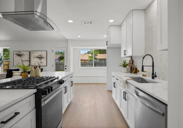 Photo 4 of Single family home for sale at 7901 Woodcroft Dr, Austin, TX 78749 | MLS# 2635882 | Listing updated on 2026-09-21