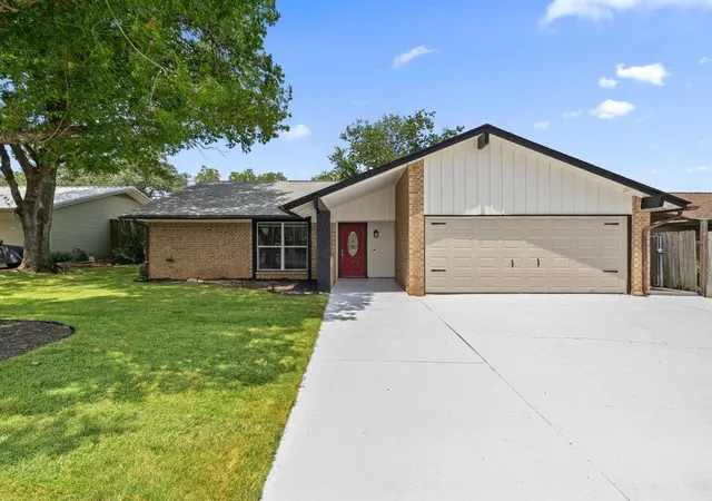 Photo 2 of Single family home for sale at 7004 Twisted Oaks Dr, Austin, TX 78745 | MLS# 8634609 | Listing updated on 2026-09-17