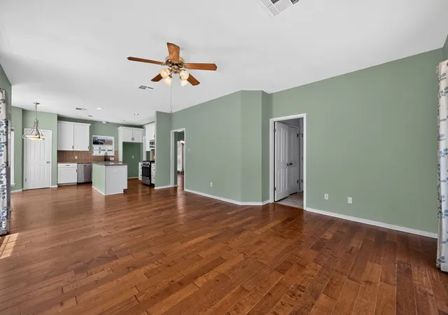Photo 3 of Single family home for sale at 1123 Oaklands Dr, Round Rock, TX 78681 | MLS# 3602122 | Listing updated on 2026-10-09