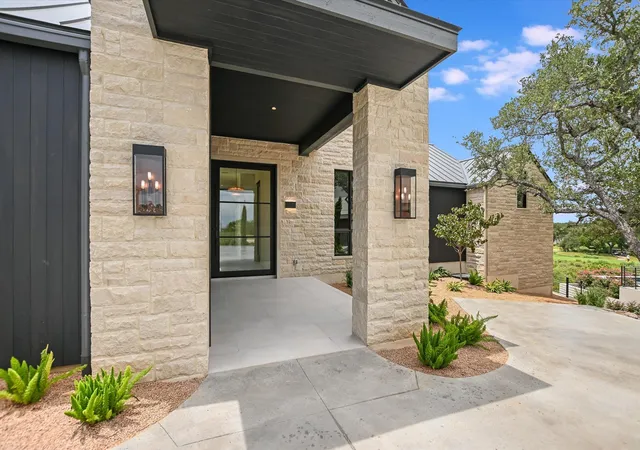 Photo 3 of Single family home for sale at 138 Coralberry, Horseshoe Bay, TX 78657 | MLS# 9226315 | Listing updated on 2026-07-29