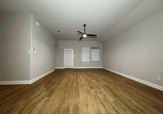 Photo 3 of Single family home for sale at 501 Duroc Dr, Hutto, TX 78634 | MLS# 6552425 | Listing updated on 2026-10-20