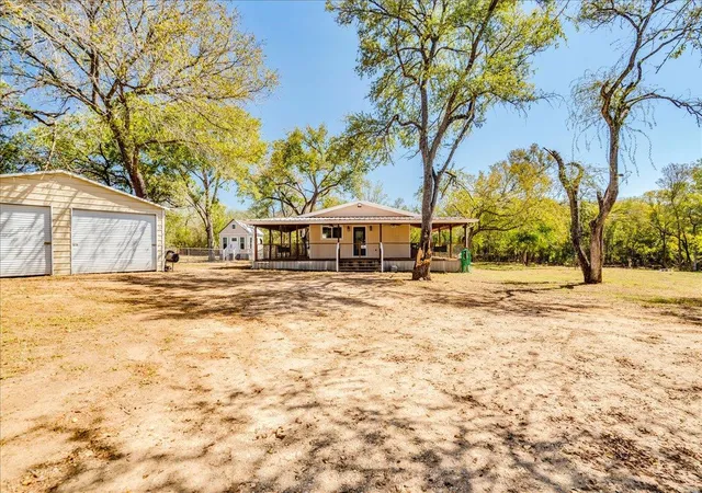 Photo 4 of Single family home for sale at 659 Fox Ln, Lockhart, TX 78644 | MLS# 3865129 | Listing updated on 2026-10-09