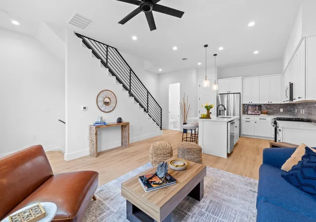3rd image of 911 Calle Limon, Austin, TX 78702