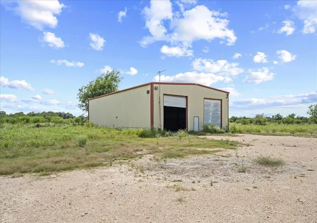 3rd image of 399 Prune Rd, La Grange, TX 78945 | MLS# 5347655