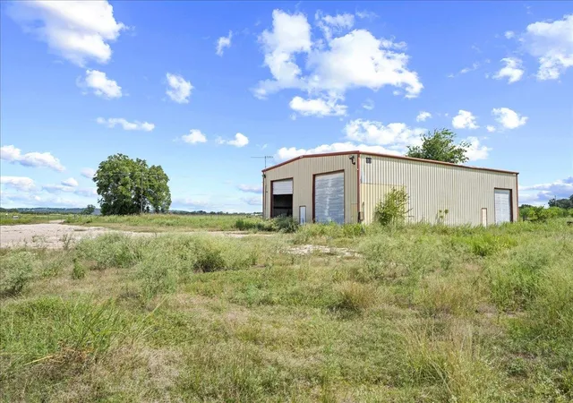 4th image of 399 Prune Rd, La Grange, TX 78945 | MLS# 5347655