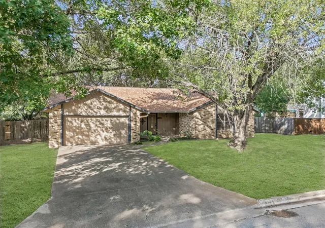 2nd image of 428 Connolly Cir W, Lockhart, TX 78644 | MLS# 9810576