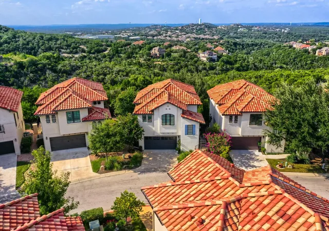 Photo 2 of Single family home for sale at 215 Honey Crk Ct, Austin, TX 78738 | MLS# 4126169 | Listing updated on 2026-08-26