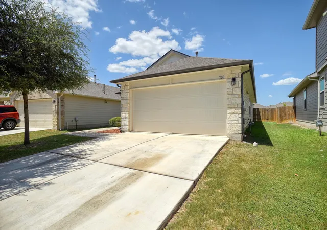 4th image of 706 Roaring Fork Ln, Bastrop, TX 78602 | MLS# 7733607