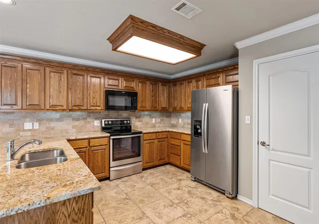 Photo 4 of Sale Pending at 20307 Highland Lake Dr, Lago Vista, TX 78645 | MLS# 7208352 | Listing updated on 2026-09-07