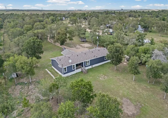 2nd image of 685 Thousand Oaks Dr, Cedar Creek, TX 78612 | MLS# 8290141