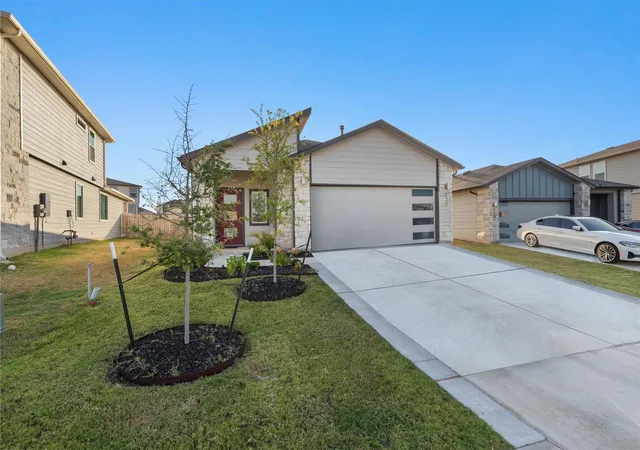 Photo 3 of Single family home for sale at 120 Scarborough Way, San Marcos, TX 78666 | MLS# 3491138 | Listing updated on 2026-07-30
