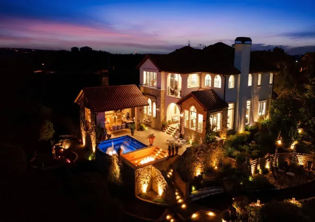 Listing Photo 5 - Condo for sale in building located at 12432 Beverly Villas Ct, Austin, TX 78732