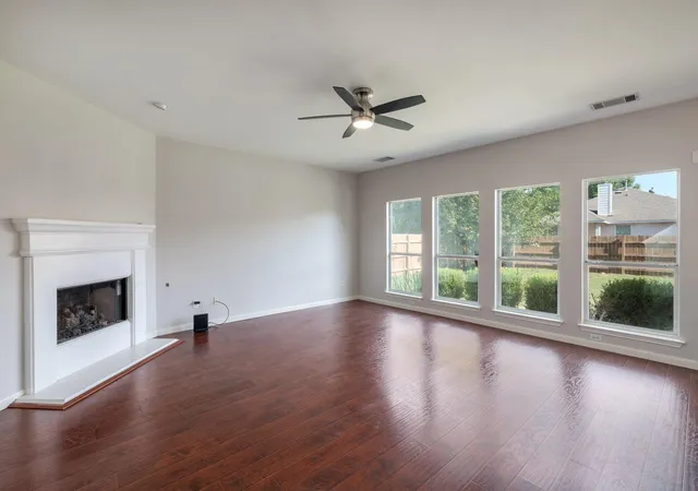 4th image of 20516 Farm Pond Ln, Pflugerville, TX 78660 | MLS# 8988023