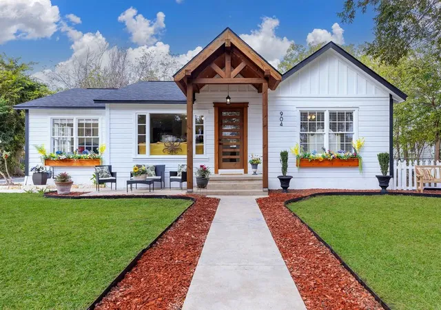 1st image of 904 Fisher St, Taylor, TX 76574 | MLS# 6900907