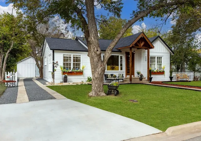5th image of 904 Fisher St, Taylor, TX 76574 | MLS# 6900907
