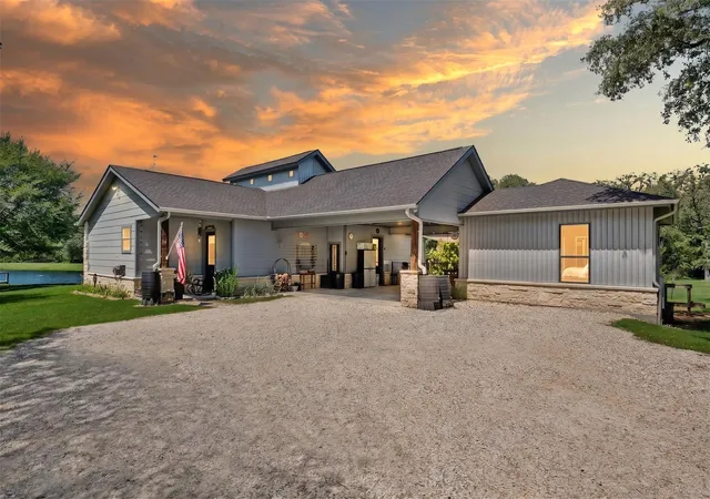 4th image of 214 Private Road 7055 Pr, Milano, TX 76556 | MLS# 3738725