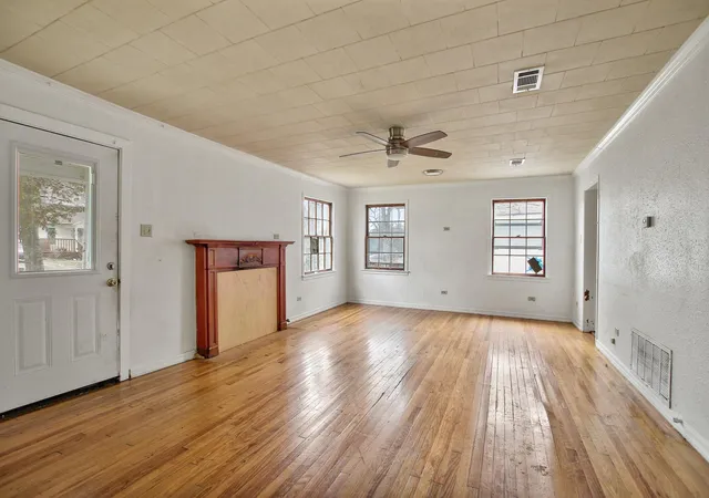 3rd image of 921 W 5Th St, Taylor, TX 76574 | MLS# 7345246
