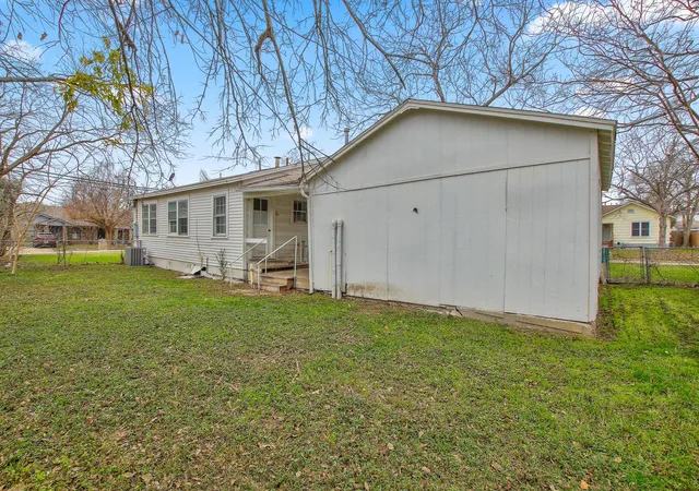 4th image of 921 W 5Th St, Taylor, TX 76574 | MLS# 7345246