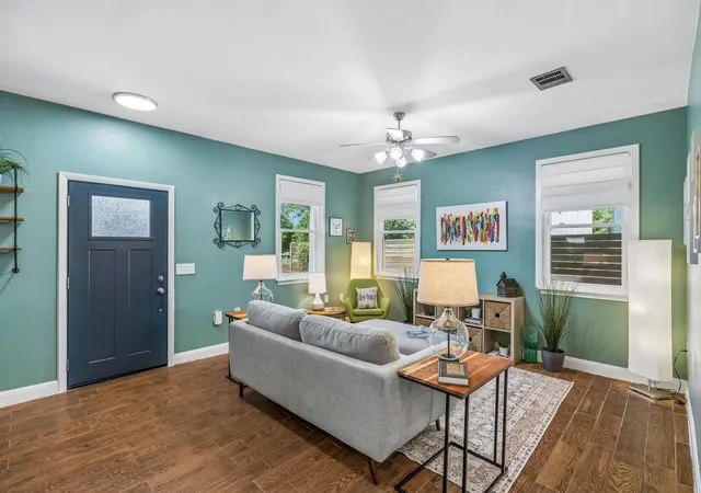 Photo 2 of Single family home for sale at 3333 E 12th Street, Austin, TX 78721 | MLS# 5497383 | Listing updated on 2026-09-02