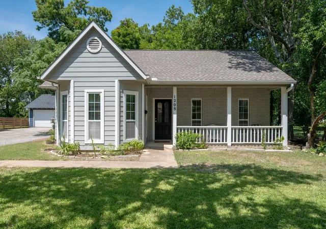 1st image of 1208 S Church St, Georgetown, TX 78626 | MLS# 2461561