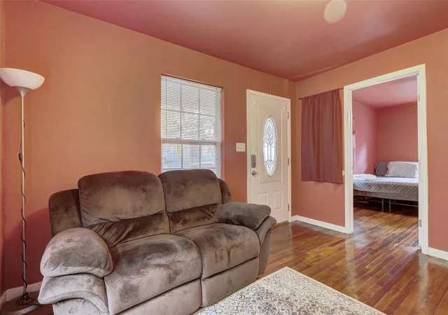 Photo 3 of Single family home for sale at 611 W Live Oak St, Austin, TX 78704 | MLS# 6048842 | Listing updated on 2026-09-01