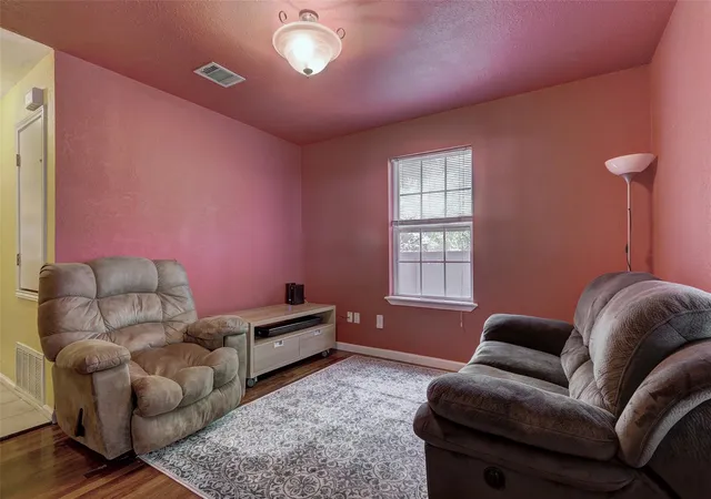 Photo 3 of Single family home for sale at 611 W Live Oak St, Austin, TX 78704 | MLS# 6048842 | Listing updated on 2026-09-01