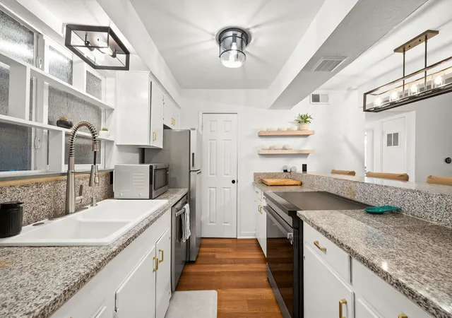 5th image of 2208 Enfield Rd #107, Austin, TX 78703 | MLS# 3743860