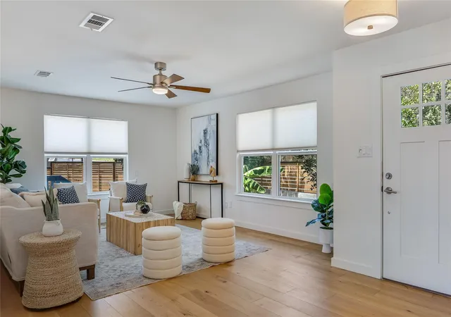 3rd image of 5203 Ledesma Rd, Austin, TX 78721 | MLS# 9139622