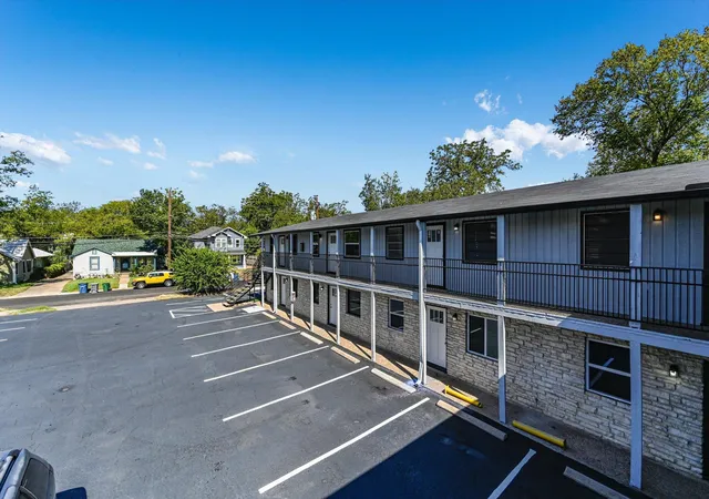 11th image of 3703 Harmon Ave #104, Austin, TX 78705 | MLS# 8464849