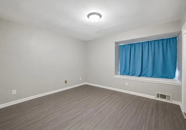 2nd image of 1221 W Hopkins St, San Marcos, TX 78666