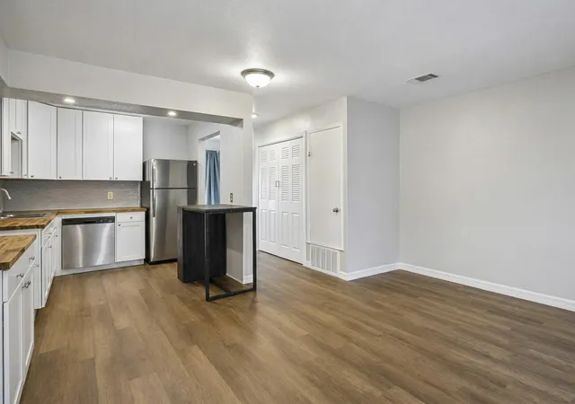 4th image of 1221 W Hopkins St, San Marcos, TX 78666