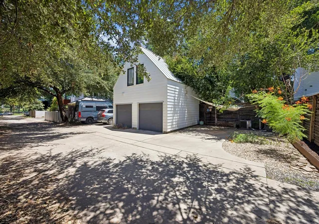 37th image of 52 Waller St #A, Austin, TX 78702 | MLS# 9349729